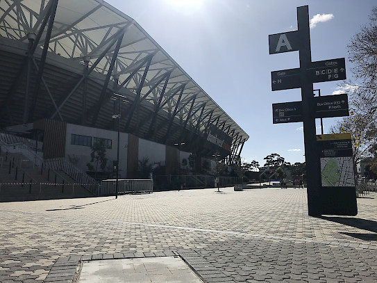 entrada del aparcamiento del Estadio Bankwest en Parramatta, Australia