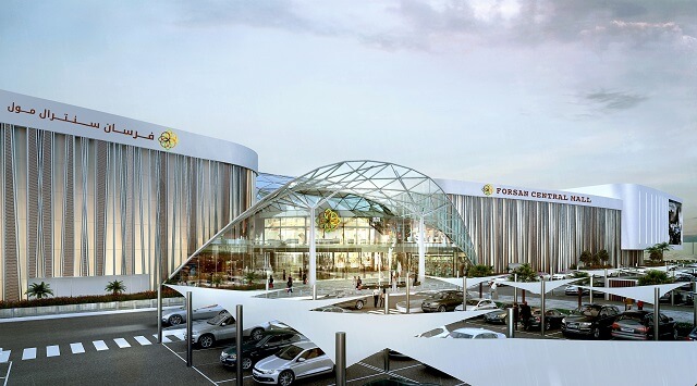 vista del centro comercial Forsan Central Mall desde su aparcamiento, que está totalmente equipado por el HUB