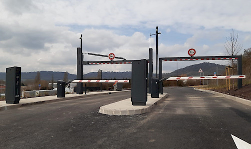 Salida del aparcamiento disuasorio de Thionville, con las estaciones del carril de estacionamiento Jupiter de HUB