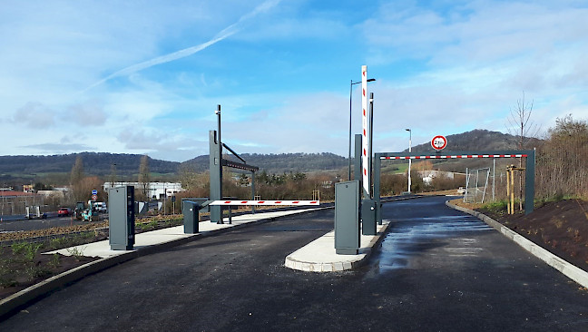 Entrada del aparcamiento de Thionville, equipado con estaciones HUB