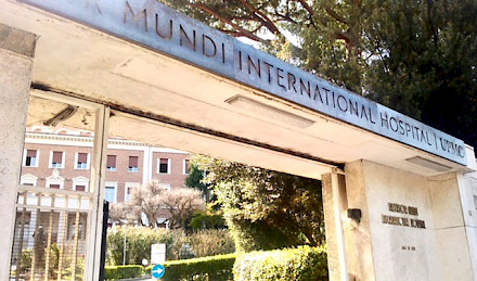 pedestrian entrance of UPMC Salvator Mundi hospital