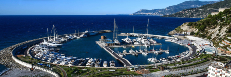 vista aérea del impresionante puerto deportivo de cala del forte en Ventimiglia, Italia, propiedad de Monaco Ports