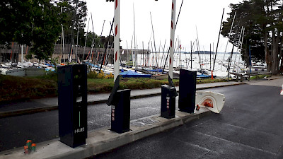 entrance of car park in port-blanc harbor, with jupiter equipment