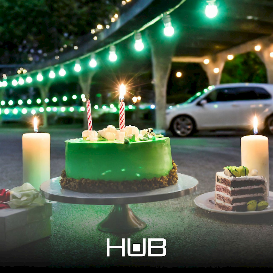 tarta de cumpleaños para el HUB Cumpleaños el 22 de marzo